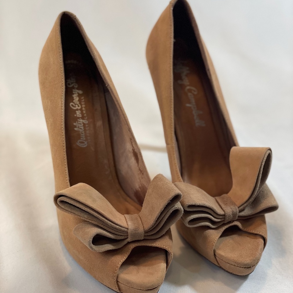 JEFFREY CAMPBELL BEIGE PUMPS